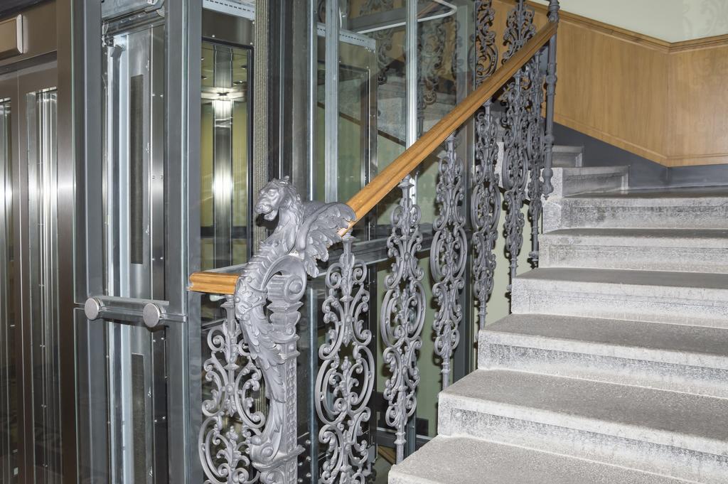 Modern Apartment Vsehrdova Praha Bagian luar foto
