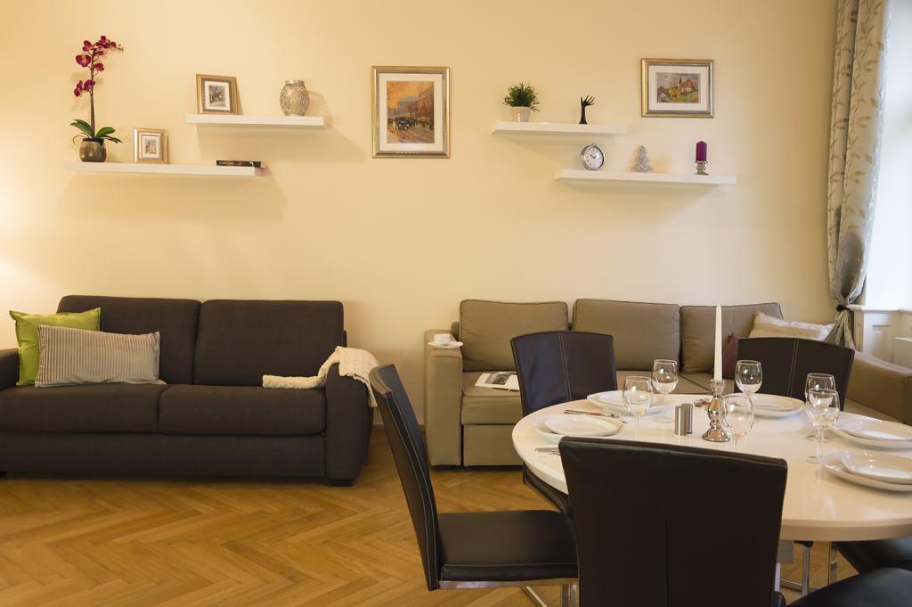 Modern Apartment Vsehrdova Praha Bagian luar foto