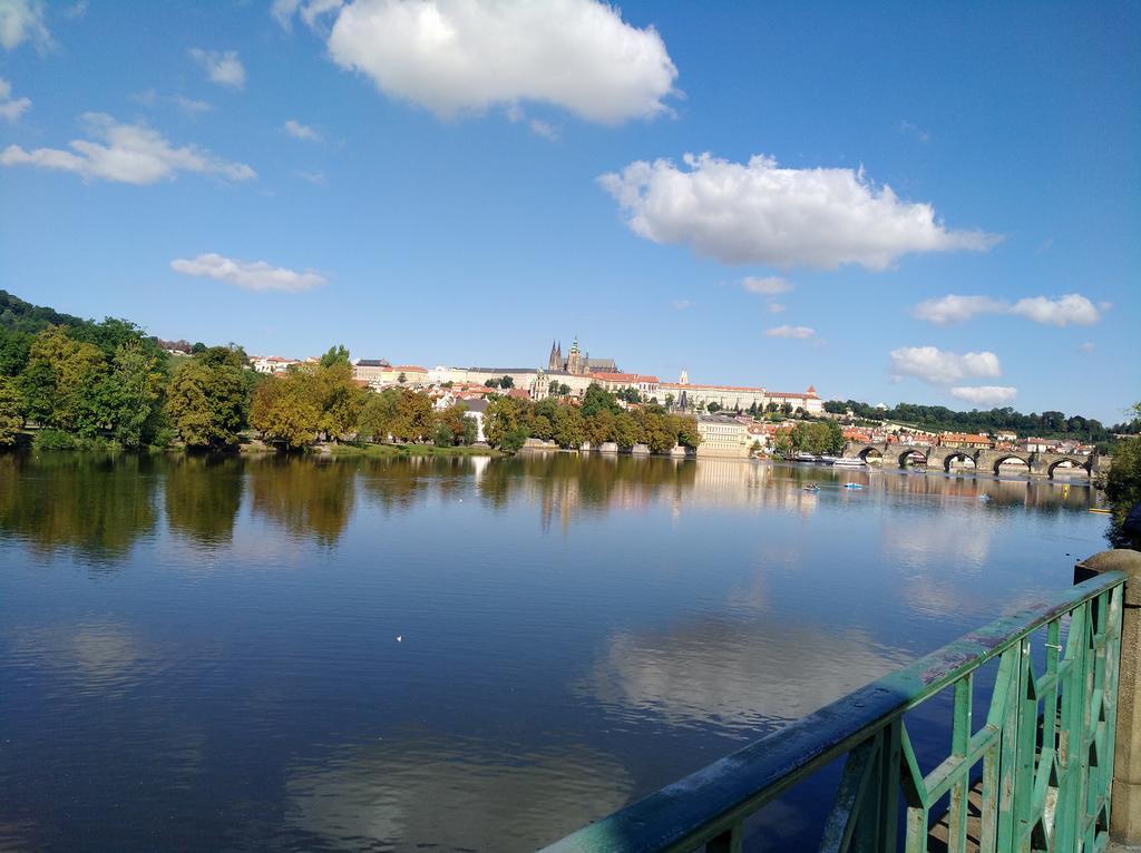 Modern Apartment Vsehrdova Praha Bagian luar foto