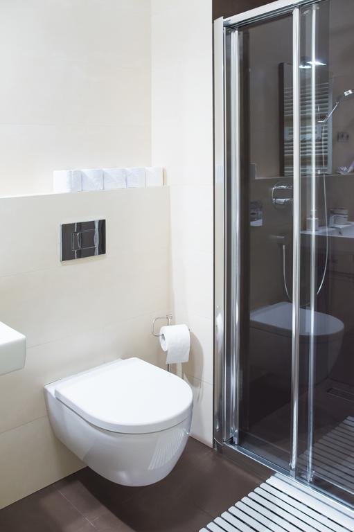 Modern Apartment Vsehrdova Praha Bagian luar foto