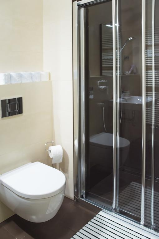 Modern Apartment Vsehrdova Praha Bagian luar foto