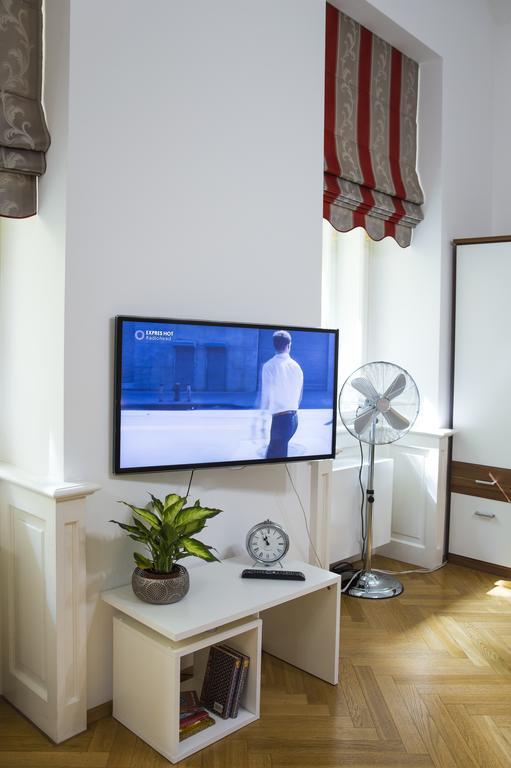 Modern Apartment Vsehrdova Praha Bagian luar foto