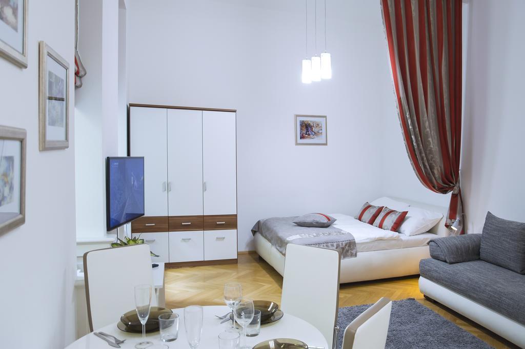 Modern Apartment Vsehrdova Praha Bagian luar foto